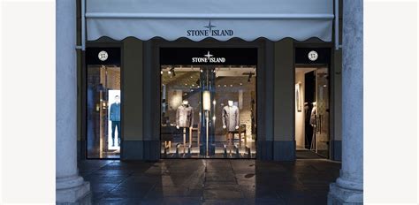 Shops with BURBERRY in Turin title